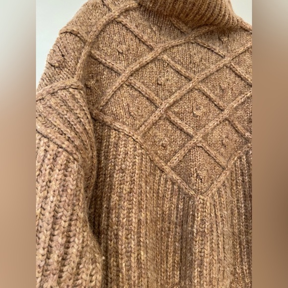 🔥🔥Lunya Chunky Alpaca Cable Knit Sweater. Size. M - Picture 6 of 13